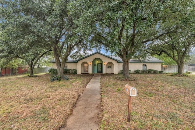 view of front facade with a front lawn