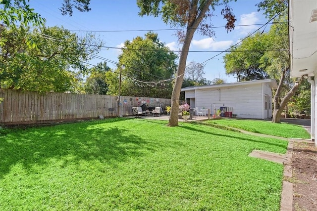 view of yard featuring a patio