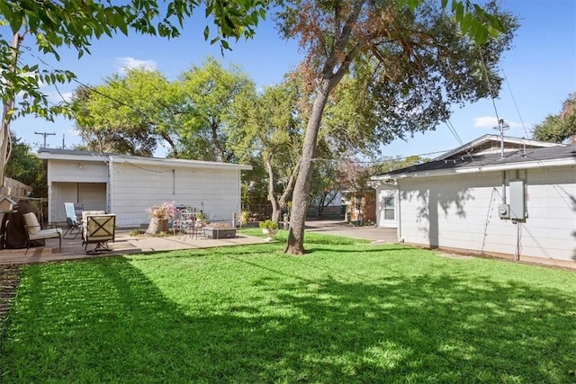 view of yard featuring a patio