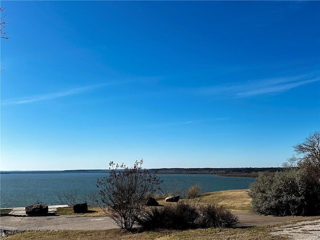 Listing photo 3 for 1281 Paintbrush Ct, Whitney TX 76692