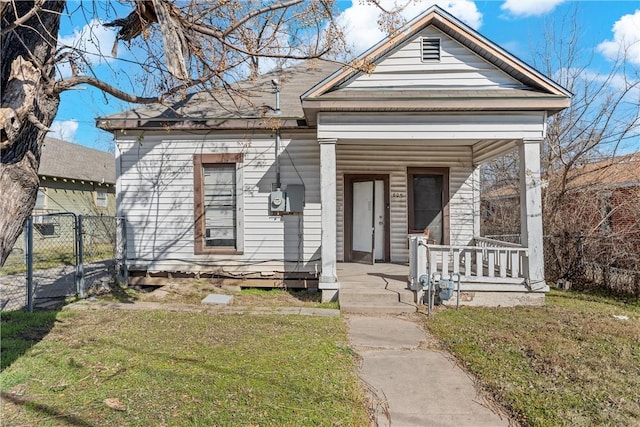 view of front of house with a front yard and covered porch