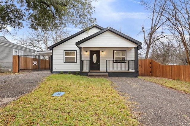 bungalow-style home featuring a front lawn and a porch