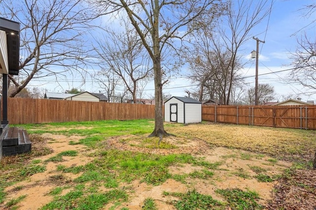 view of yard with a storage shed