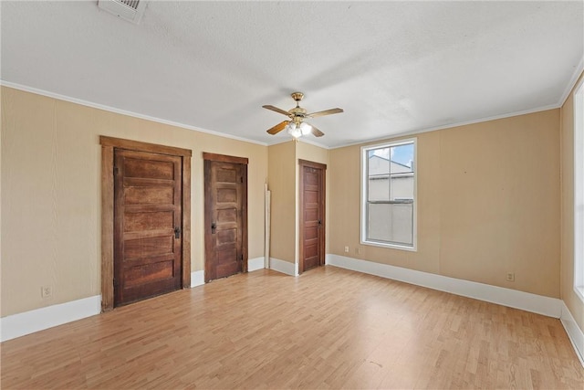 unfurnished bedroom featuring ceiling fan, ornamental molding, light hardwood / wood-style floors, and a textured ceiling