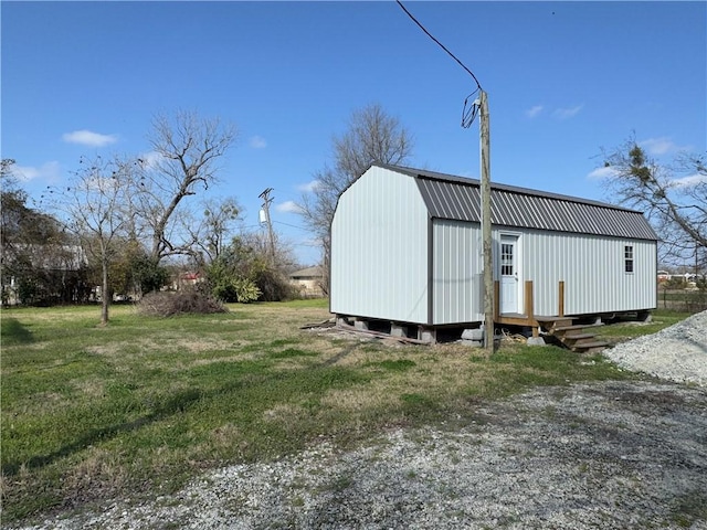 view of outdoor structure featuring a yard