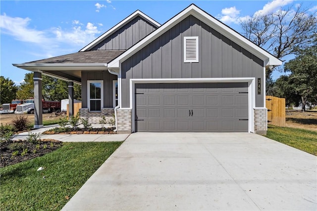 view of front facade with a garage