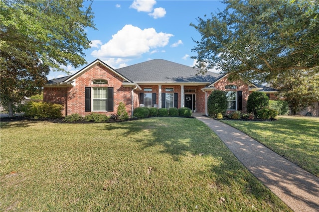 view of front of house featuring a front yard