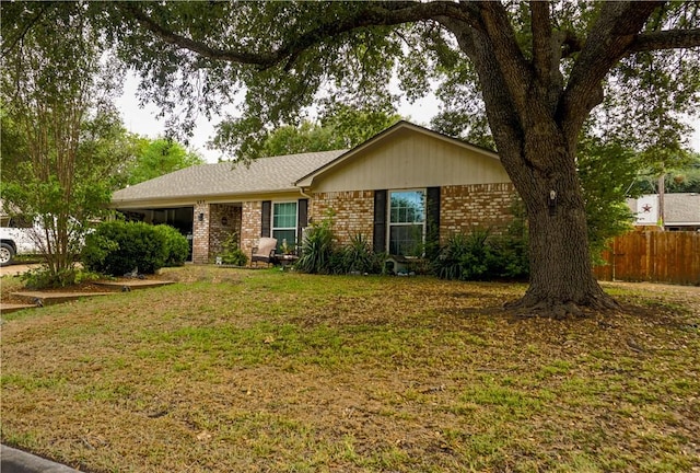 single story home featuring a front lawn