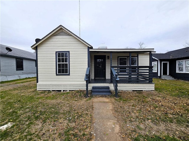 view of front facade featuring a front lawn and a porch