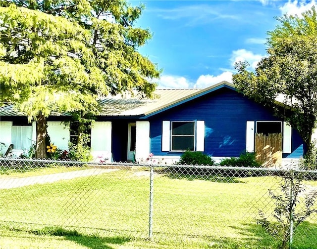 ranch-style house with a front yard