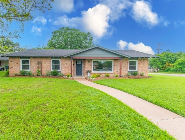 ranch-style house featuring a front yard