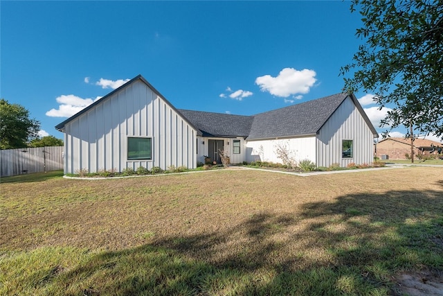 view of front of house with a front lawn