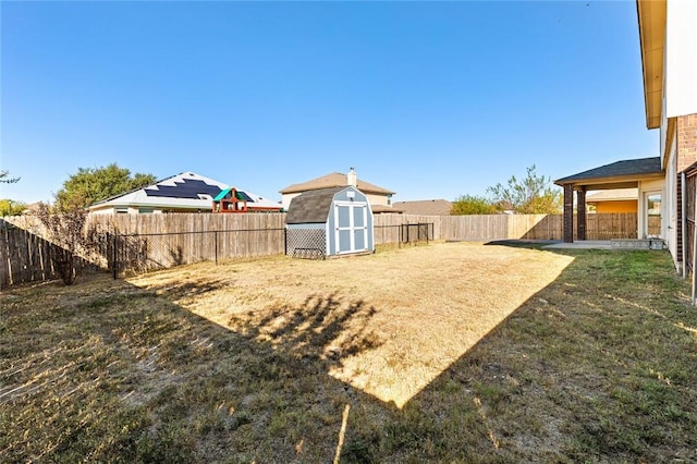 view of yard with a storage shed