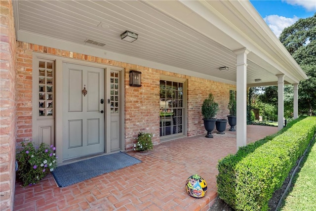 property entrance featuring a porch