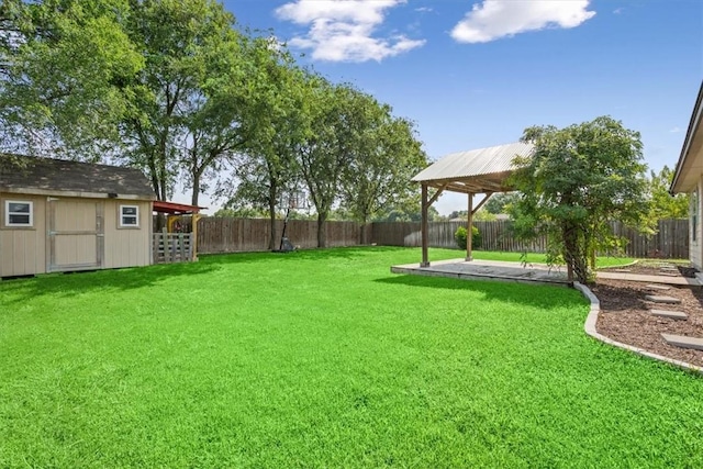 view of yard with a storage shed