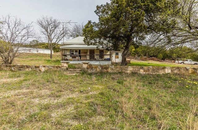 view of yard featuring covered porch