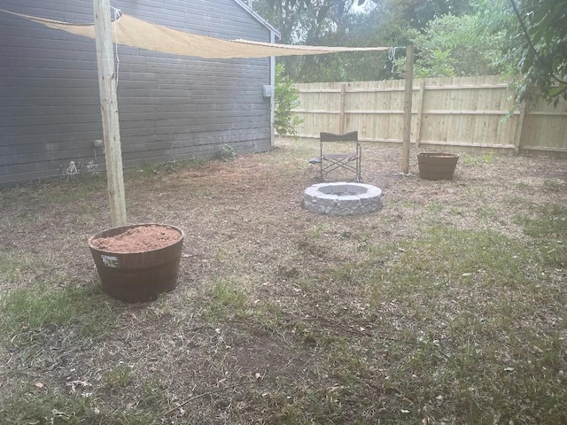 view of yard with a fire pit