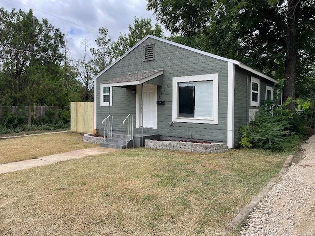 view of front of home featuring a front lawn