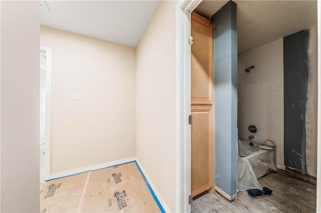 bathroom featuring wood-type flooring and tiled shower / bath combo