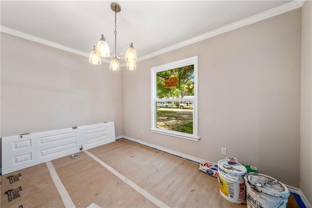 unfurnished room with an inviting chandelier and crown molding