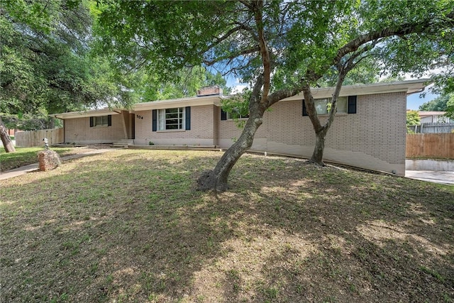 view of front of house with a front lawn