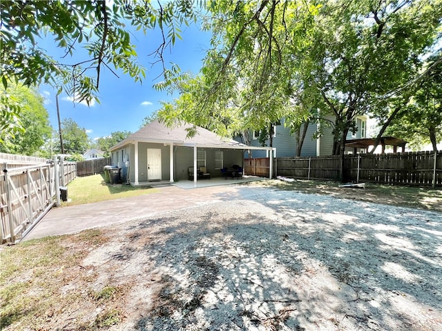 view of yard with a patio