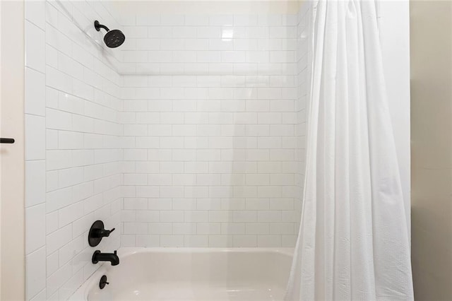 bathroom featuring shower / bath combo