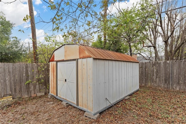 view of outbuilding