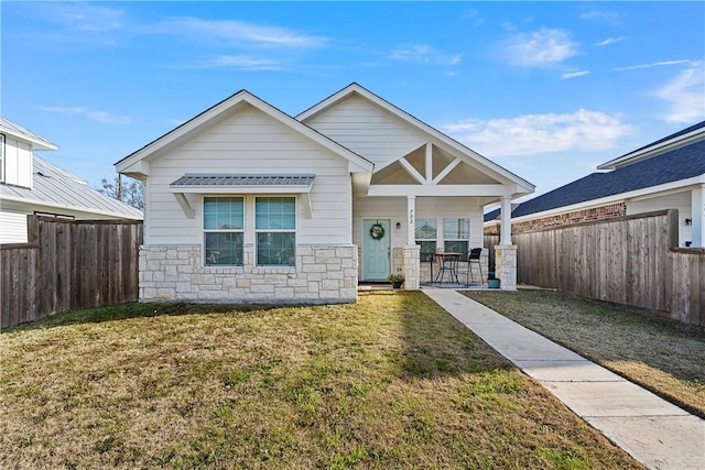 view of front of house featuring a porch and a front yard