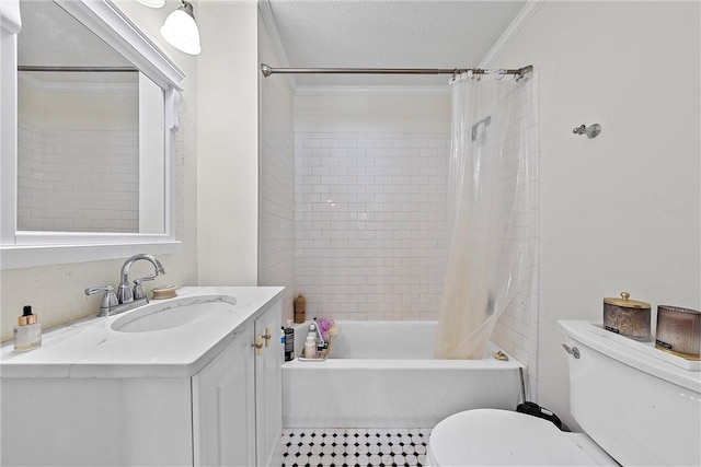 full bathroom with shower / bathtub combination with curtain, a textured ceiling, toilet, vanity, and ornamental molding