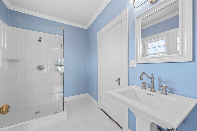 bathroom with tiled shower, crown molding, and sink