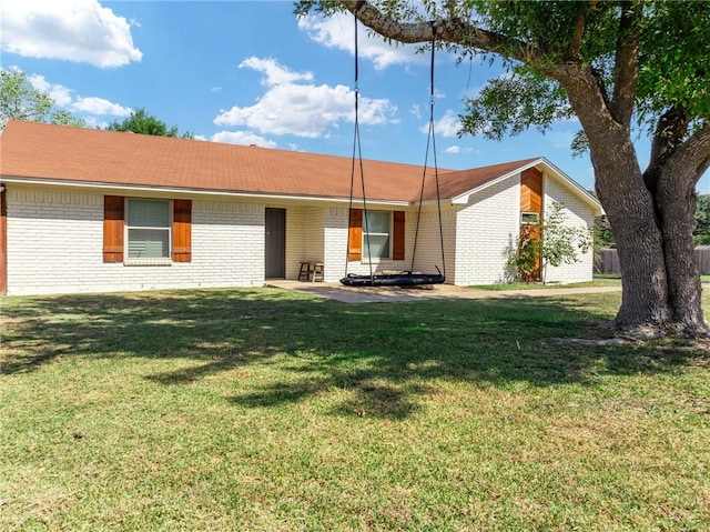 view of front of house featuring a front lawn