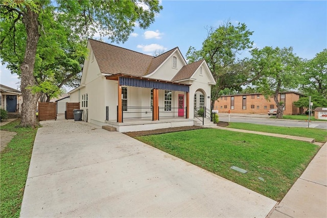 view of front of house featuring covered porch and a front yard