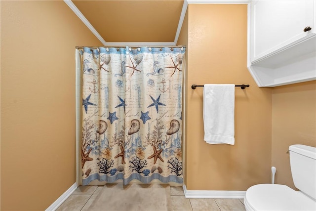 bathroom with tile patterned flooring, toilet, crown molding, and a shower with shower curtain