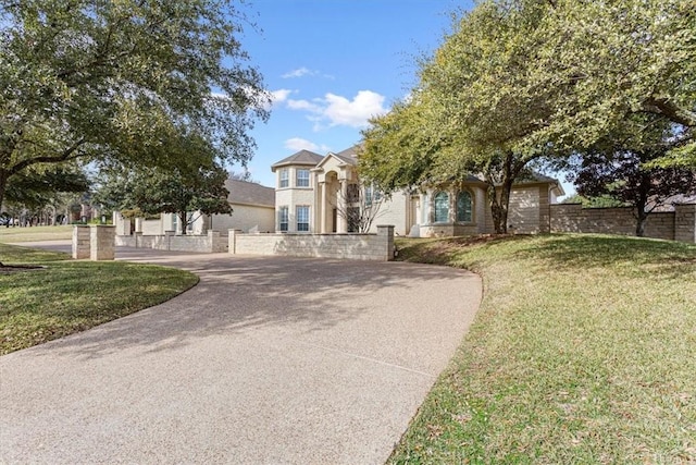 view of front of home featuring a front lawn