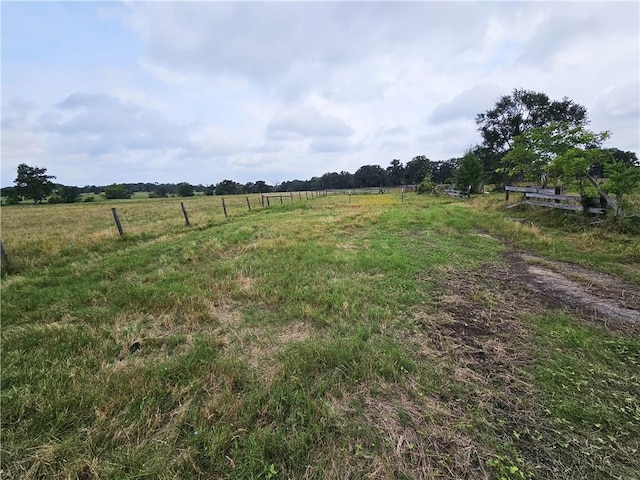 view of yard featuring a rural view