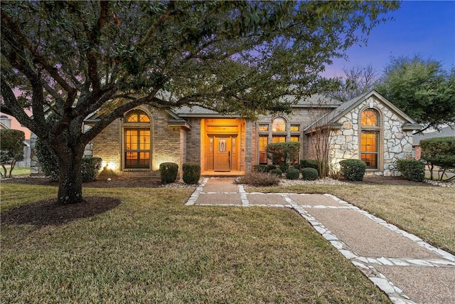 view of front of property with a lawn