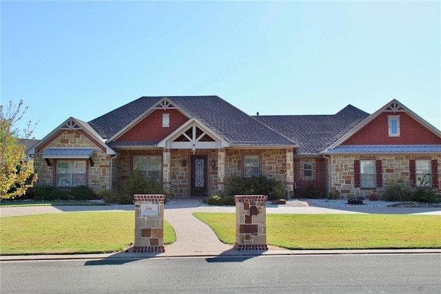 craftsman-style house featuring a front lawn