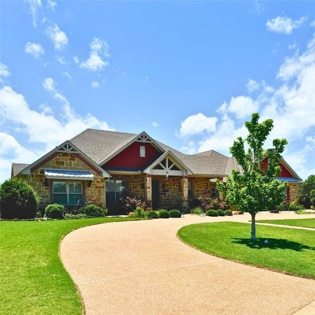 craftsman house featuring a front yard