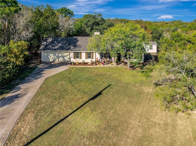 single story home with a front yard