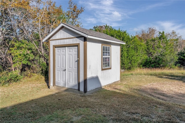 view of outbuilding featuring a yard