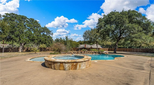 view of pool with an in ground hot tub and a patio area