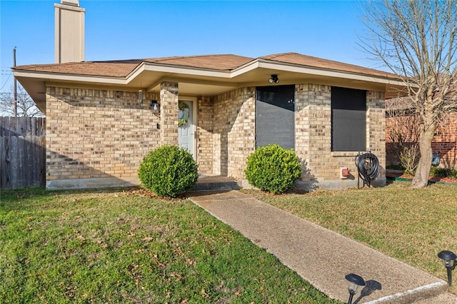 view of front of property with a front lawn