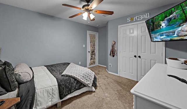 bedroom with light carpet, ceiling fan, and a closet