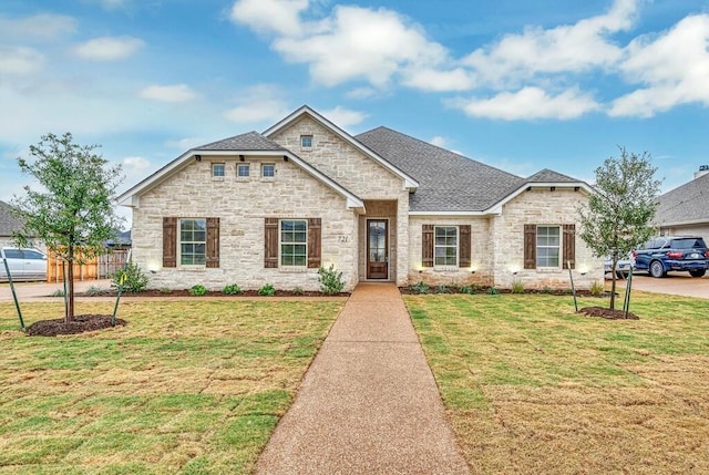 craftsman-style home featuring a front lawn