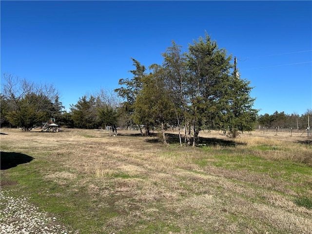 view of yard featuring a rural view