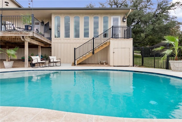 view of swimming pool