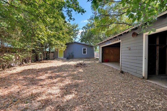 view of yard with an outbuilding and a garage