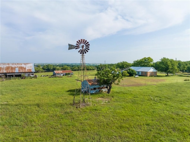 view of yard featuring a rural view