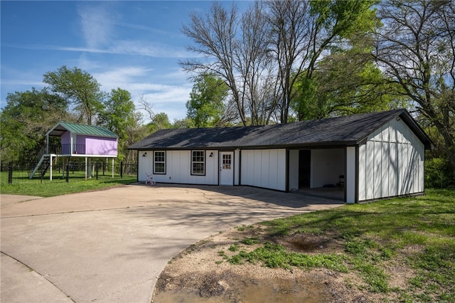 view of front of house with a front yard